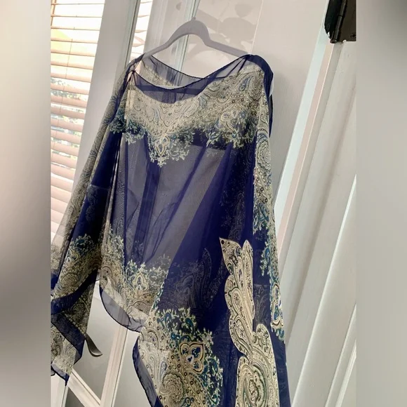 Delicate in nature yet bold in style. Blue shawl/scarf/poncho - Picture 6 of 9